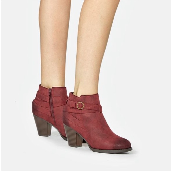 Women’s NWT Freda Boots, Burgundy size 9.5 - Picture 1 of 4